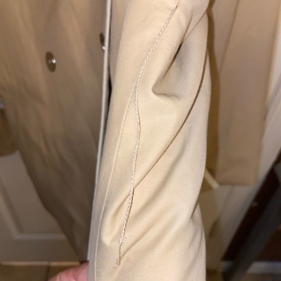 Liz Claiborne Tan Trench Coat with Nautical Trim. Great Preloved condition - Picture 7 of 7